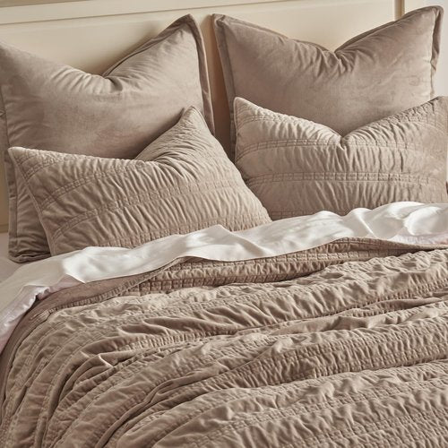 Evergrace King Size Quilt Set - Luxury Ultra Soft Ruched Bedding with 2 Shams | Lightweight Vintage Textured Coverlet in Khaki Tan