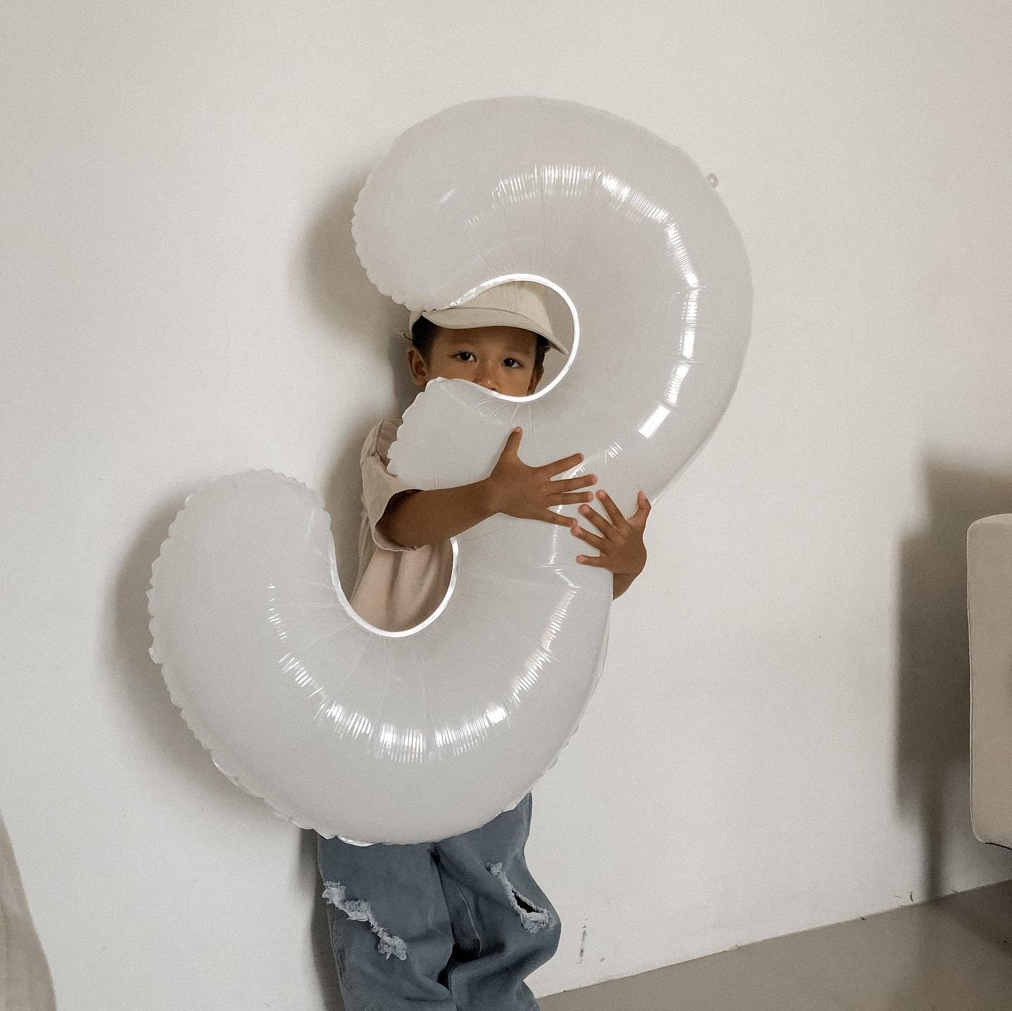 Translucent Number 60 Balloon by [Brand Name] - 40-Inch White Birthday Decoration for 60th Party
