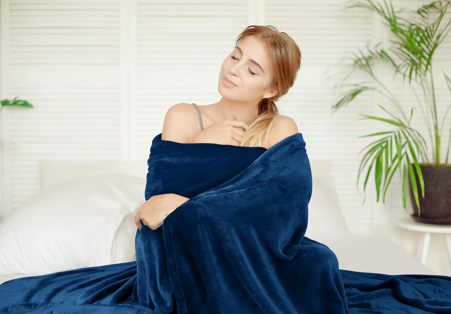 Utopia Bedding Fleece Blanket - Luxury Soft Anti-Static Microfiber in Navy | Full Size (90x84 Inch)