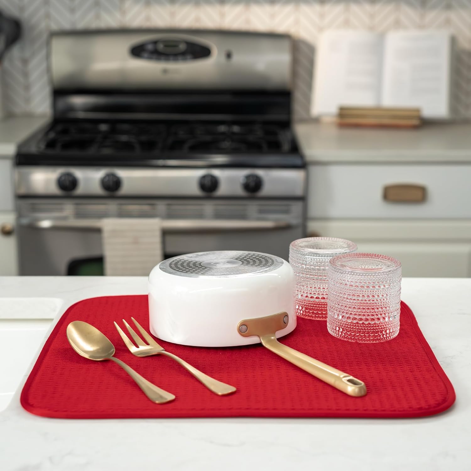 S&T INC. Dish Drying Mat - Absorbent Microfiber Kitchen Counter Pad, 16” x 18”, Large Red