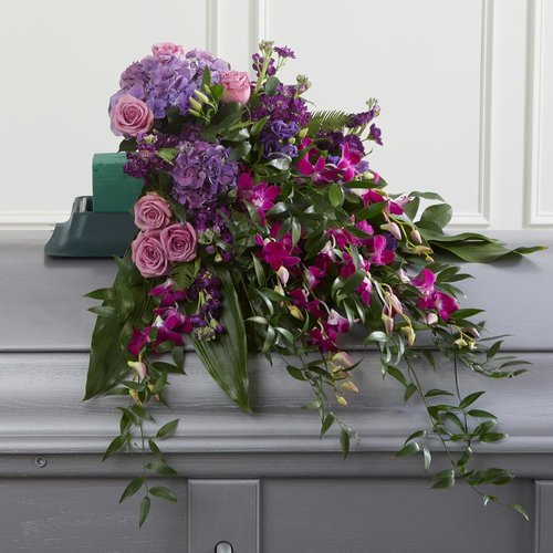 FloraCraft Floral Casket Saddle - Durable Plastic Design | 2.5" x 10.75" x 15" Green