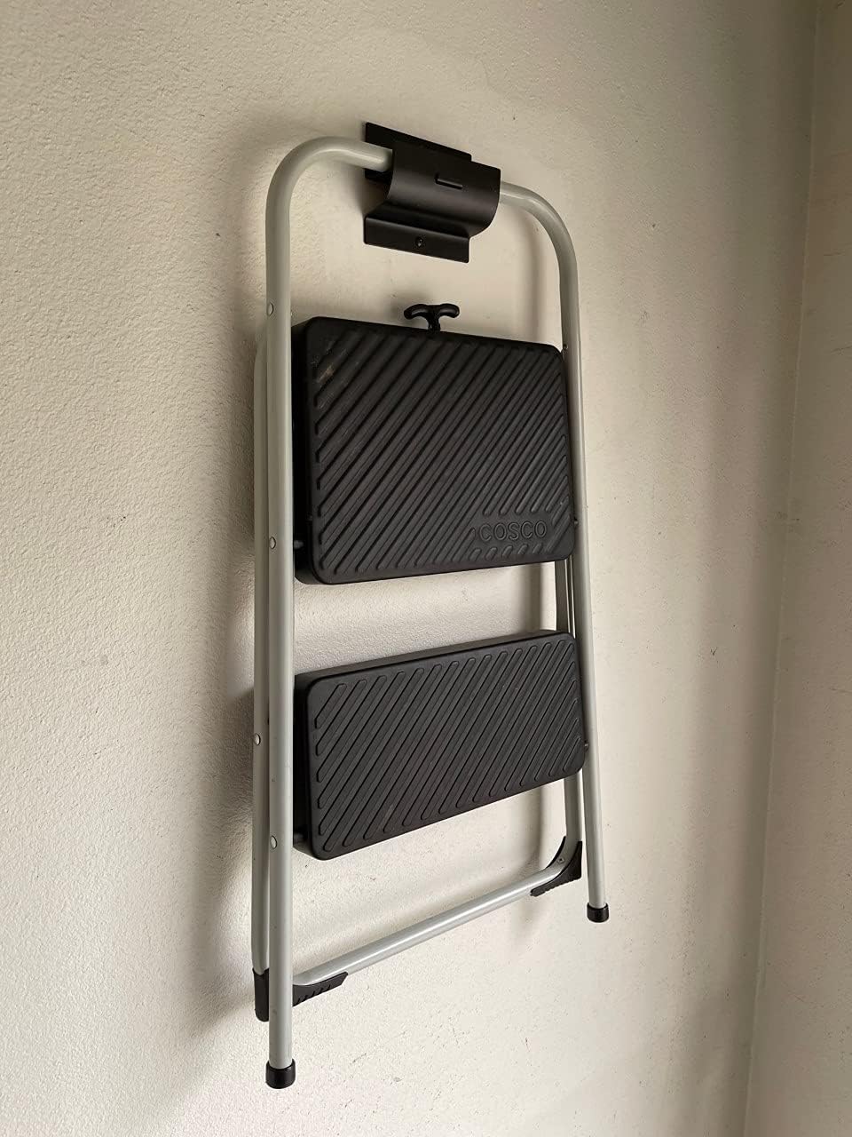 Tetra-Teknica GMH-01-2P | 4-Inch Steel Wall Mount Ladder & Wheelbarrow Hanger - Matte Black, Set of 2