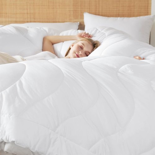 Bedsure Queen Duvet Insert - Ultra Soft Lightweight Down Alternative Comforter | Machine Washable White, 88x88 Inches