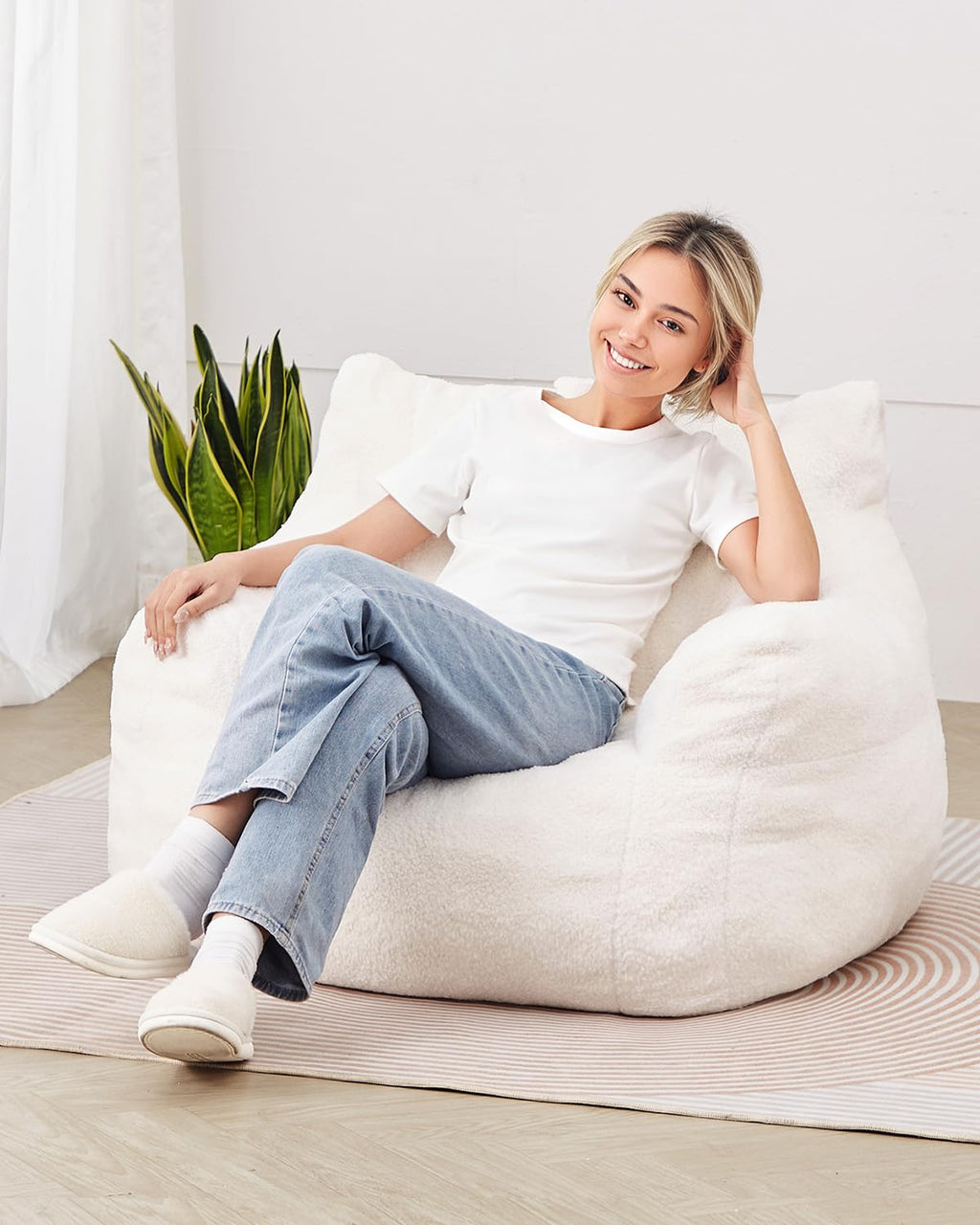 VEVOR Bean Bag Chair, 3 feet Bean Bag Chair with Soft Armrests and Storage Pocket, 25D Memory Foam Filled with Soft Teddy Velvet Cover, Bean Bag for Bedroom or Playroom, White