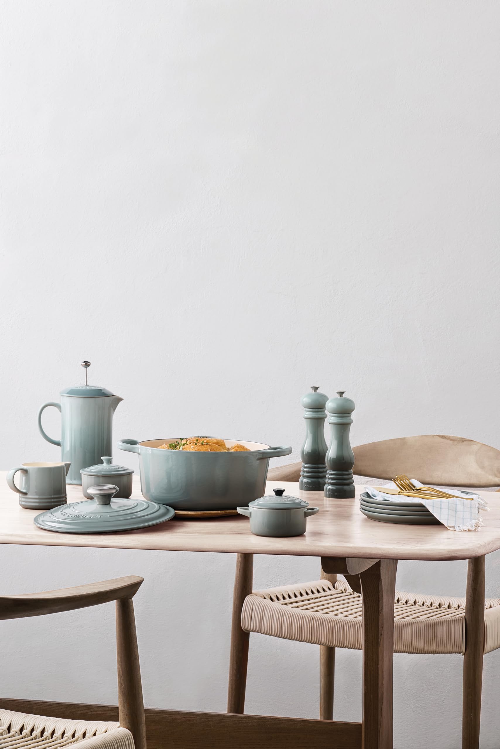 Le Creuset Salt Mill, 8" x 2 1/2", Sea Salt