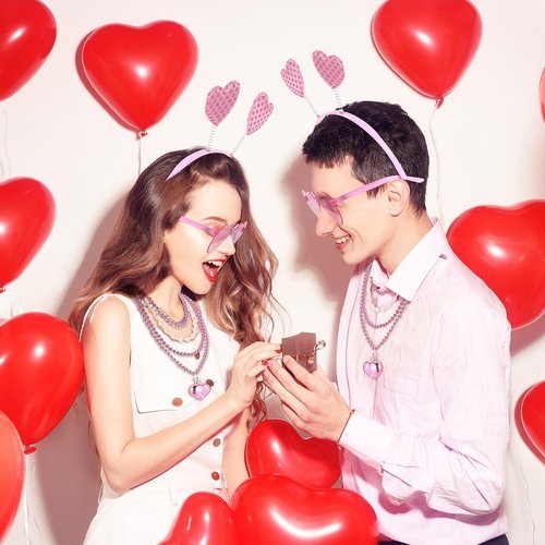 Kanayu 72 Pcs Valentine's Day Accessories Set Include 24 Heart Headbands Head Boppers 24 Heart Shape Sunglasses 24 Beaded Necklace for Valentine Party Favors Costume Supply(Pink)