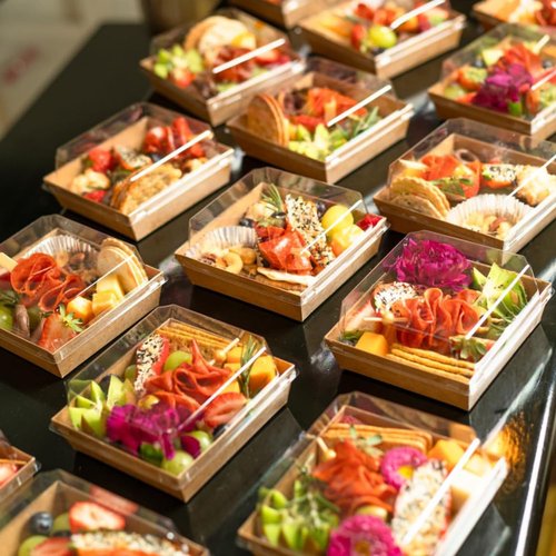 IFUCTYE 50 Pack Charcuterie Boxes with Clear Lids - Small Charcuterie Boxe 4 Inch Dessert Boxes for Presenting and Transporting an Assortment of Slice Cakes, Strawberries and Other Delicacies