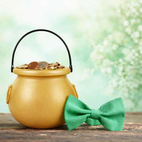 GiftExpress 12pc Mini Gold Cauldrons for St Patrick's Day Decoration, St Patrick Cauldrons, Novelty Candy Holder Pot of Gold (12)