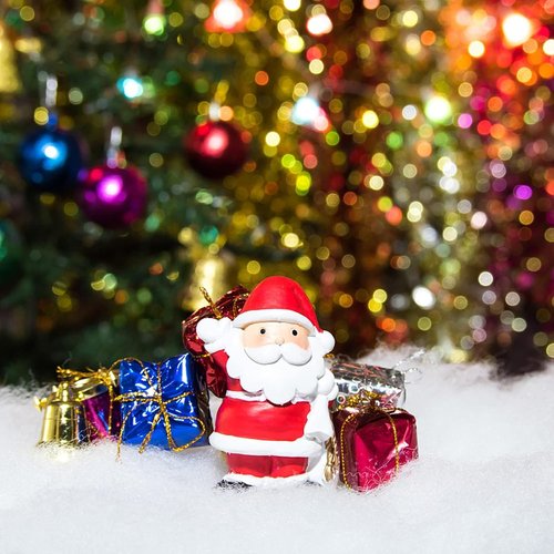 Apragaz Artificial Snow Decoration - Fluffy Flame Resistant Indoor Snow for Christmas Decor | 5.6 OZ