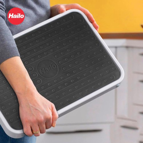 Hailo OneStep | Steel step | One large step with non-skid mat | Folding safety mechanism with unlocking button | Easy storage | Lightweight | White