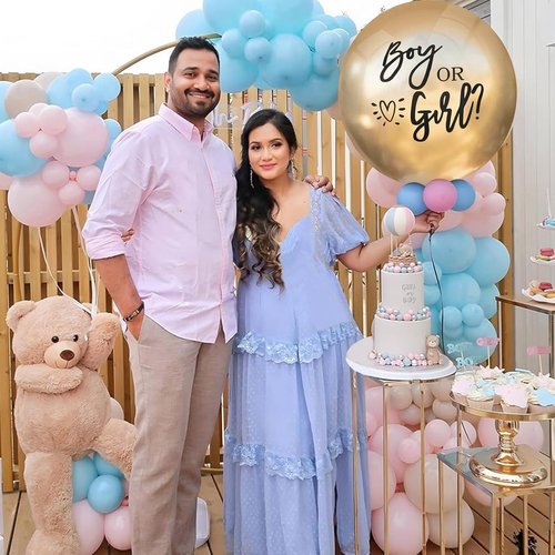 Gender Reveal Balloon Boy or Girl Balloon with Blue Pink Confetti for Baby Shower Gender Reveal Decortions,36 Inch Gold Balloon Perfect for Taking Photos and Videos