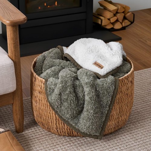 BEARPAW Sherpa Throw Blanket - Reversible & Cozy Blanket for Bed Couch Sofa, Lightweight Living Room Decor, Home Decor, Birthday Gifts for Women - 50"x70", Green (Valley)