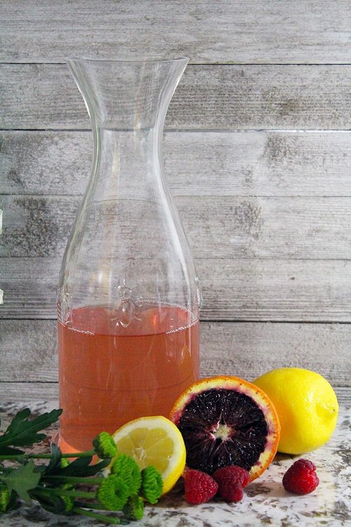La Rochere Bee Tall Glass Carafe – Classic French Glass Pitcher with Iconic Bee Emblem – Elegant Drinkware for Water, Juice, Wine & Entertaining (39 Oz)