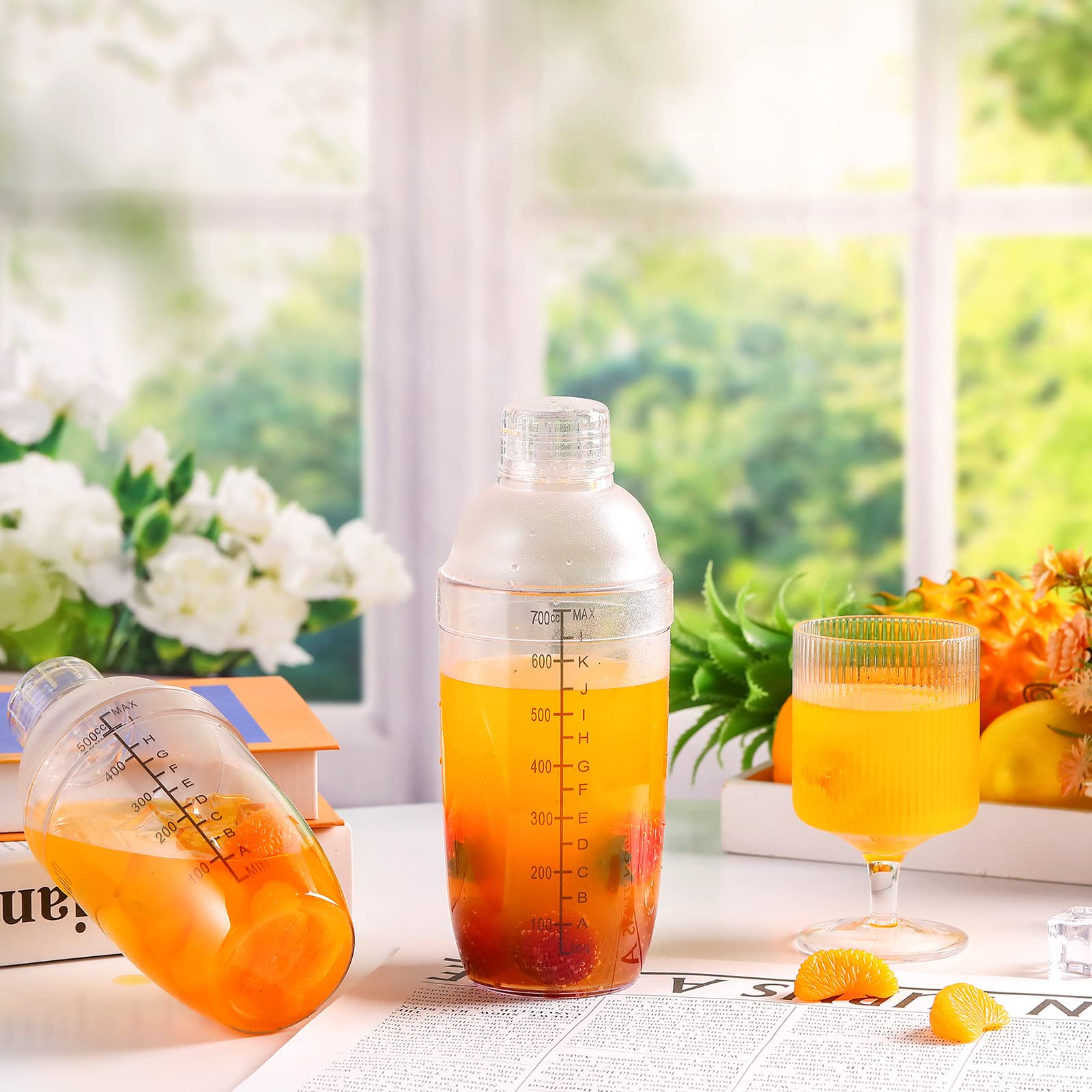 Lallisa 12 Pcs Plastic Cocktail Shaker Drink Mixer with Scales and Strainer Top Clear Shaker Cup with Measurement Plastic Mixing Tool for Tea Coffee Bubble Tea Milk(700 Cc/ 24 oz)