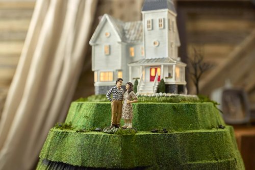 Department 56 Beetlejuice Village Accessories Adam and Barbara Maitland Figurine, 3.54 Inch, Multicolor