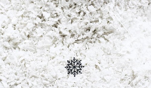 Black Duck Brand Snow Artificial Flakes - 4 Oz Bag of Festive Fake Snow for Crafts & Christmas Decor
