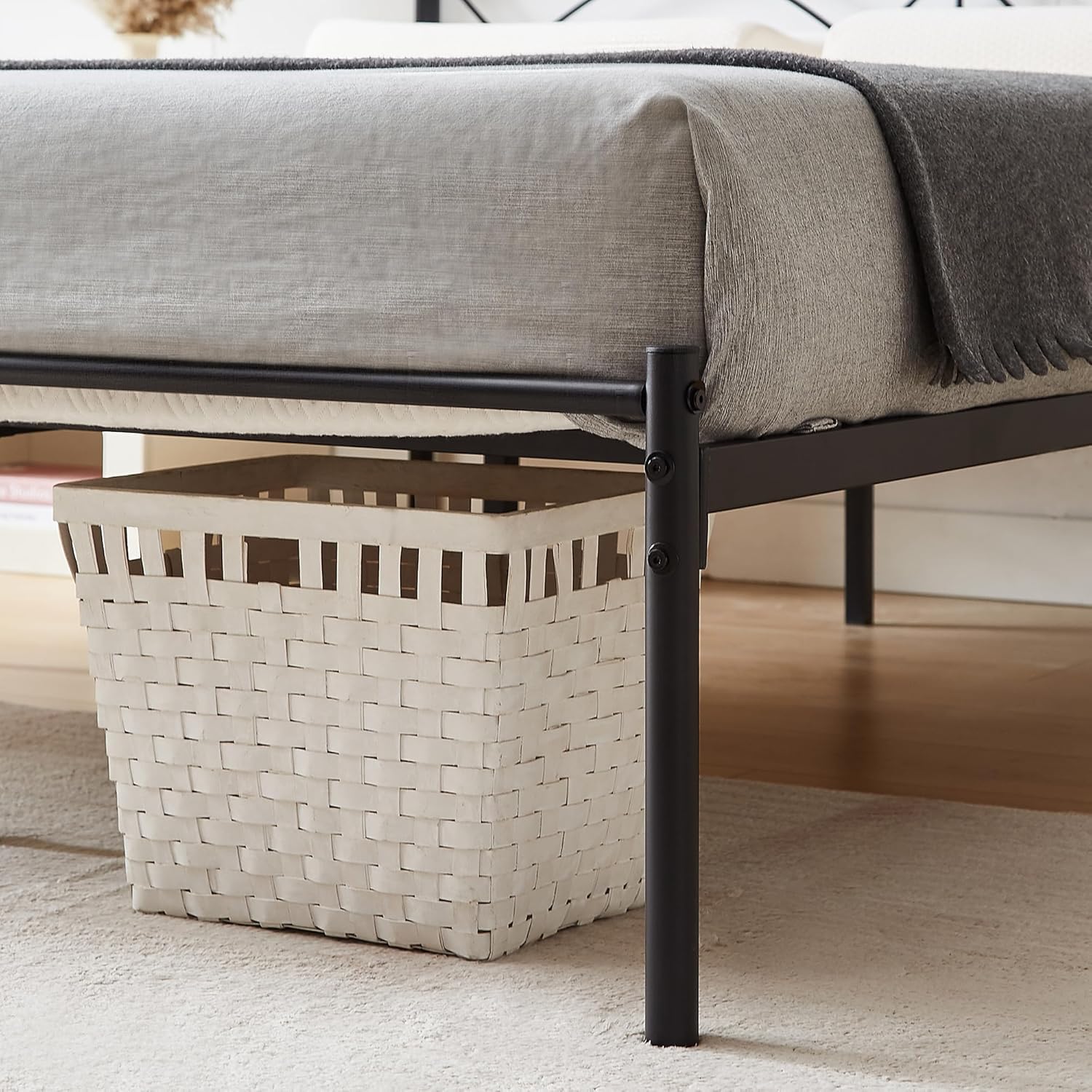 VECELO Full Size Bed Frame, Metal Bed Platform with Headboard, Sturdy Steel Slats Support, No Box Spring Needed/Noise-Free,Easy Assembly, Black