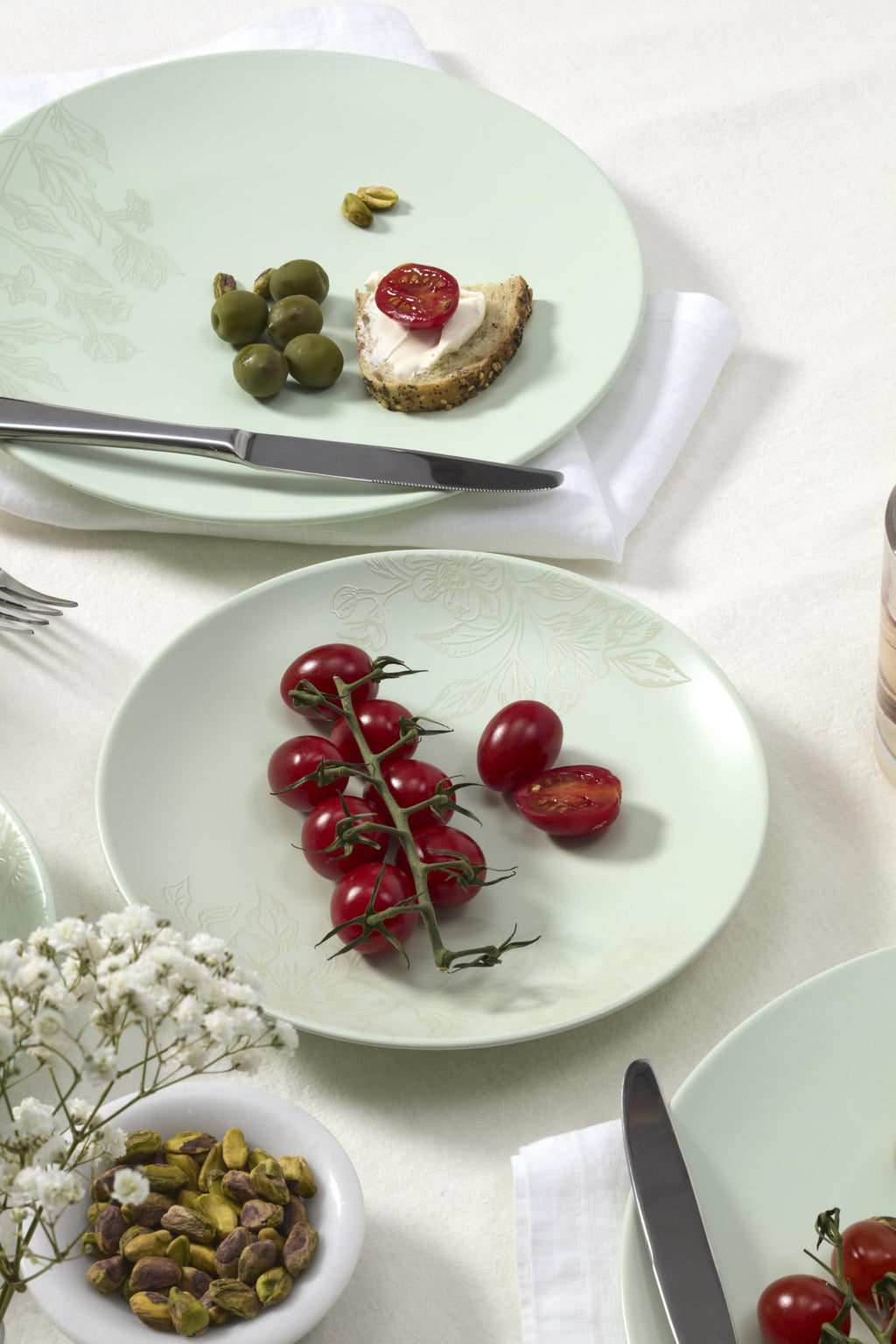 Oneida 897395 Roseto 12-Piece Dinnerware Set, Soft Sage