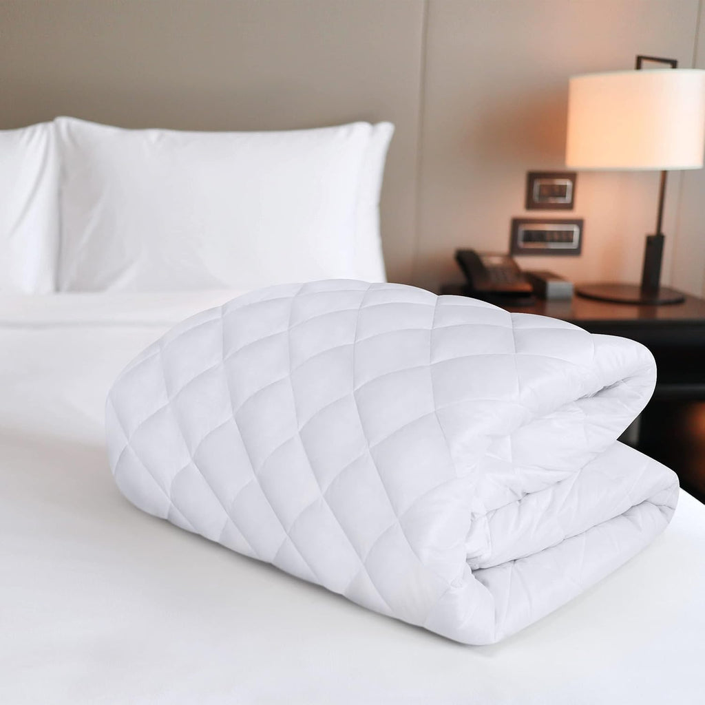 Utopia Bedding Quilted Fitted Mattress Pad - Queen Size Deep Pocket Protector | Machine Washable (White)