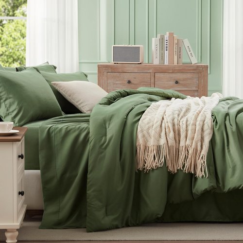 Anluoer Queen Comforter Set 7 Pieces, Green Bed in a Bag Queen Size, Lightweight Bedding Set with 1 Comforter, 2 Pillowcases, 2 Pillow Shams, 1 Flat Sheet, 1 Fitted Sheet