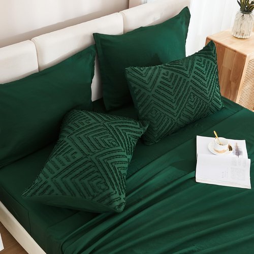 Andency Oversized Queen Comforter Set 7 Piece Dark Emerald Green - Bed in a Bag Oversized Queen Boho Lightweight Fluffy Tufted Bedding Sets with Comforter, Sheets, Pillowcases & Shams