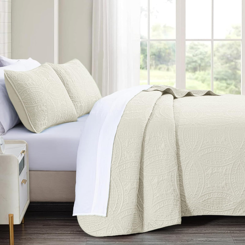 akkialla King/Cal King Quilt Set,Cream Lightweight Bedspread with Coin Pattern, Soft Microfiber Coverlet for All Seasons, Breathable and Skin-Friendly Fabric (1 Quilt, 2 Pillow Shams)