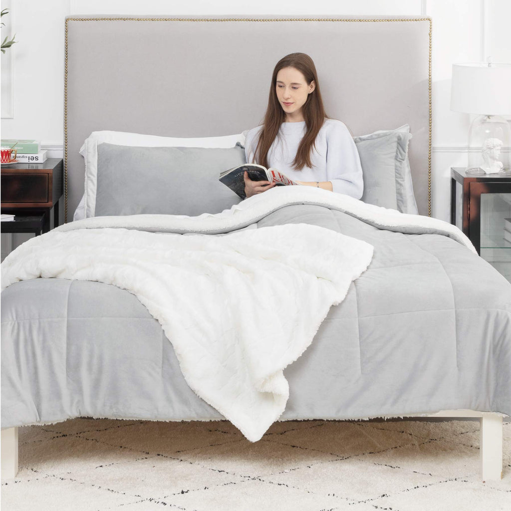 Bedsure Luxurious Micromink Sherpa Light Grey Queen Comforter Set 3 Pieces - (1 Comforter 88x88 and 2 Pillowshams), Reversible Down Alternative Comforter, Machine Washable