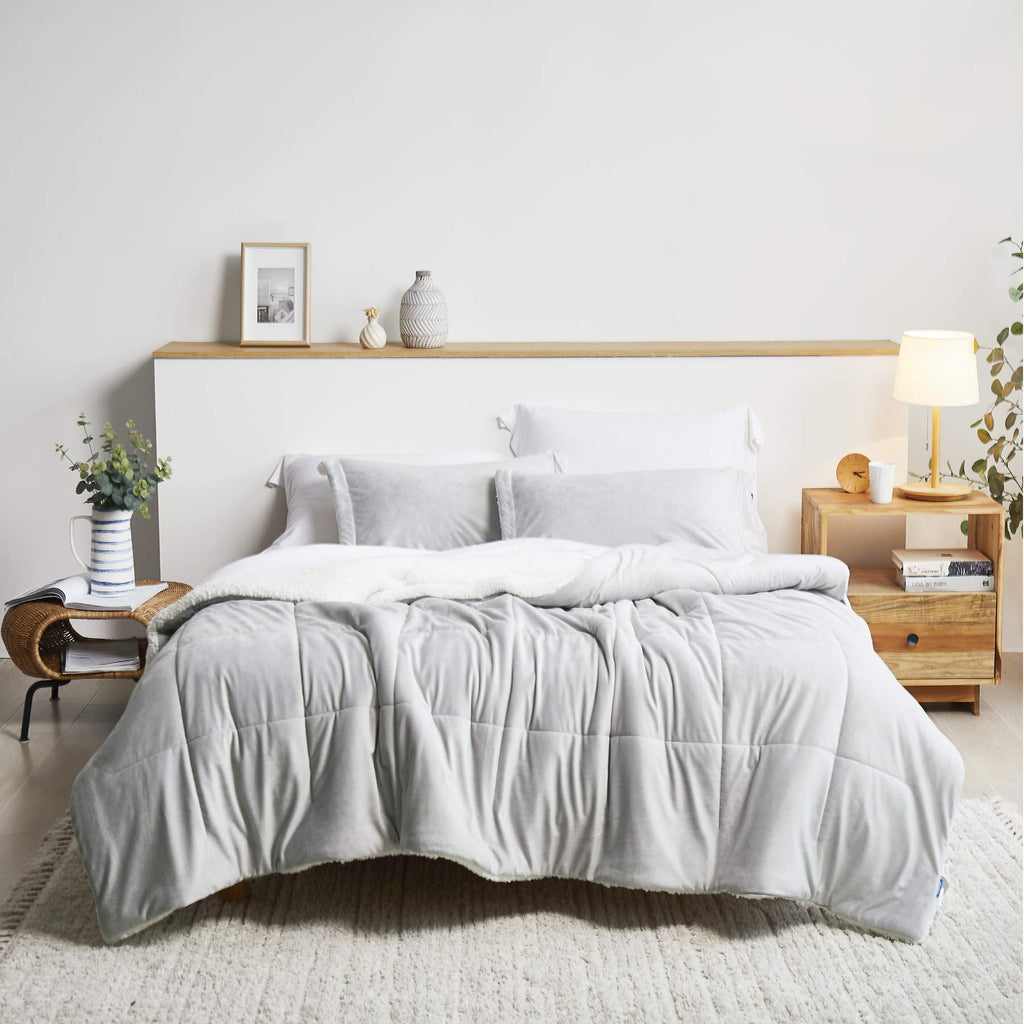 Bedsure Luxurious Micromink Sherpa Light Grey Queen Comforter Set 3 Pieces - (1 Comforter 88x88 and 2 Pillowshams), Reversible Down Alternative Comforter, Machine Washable