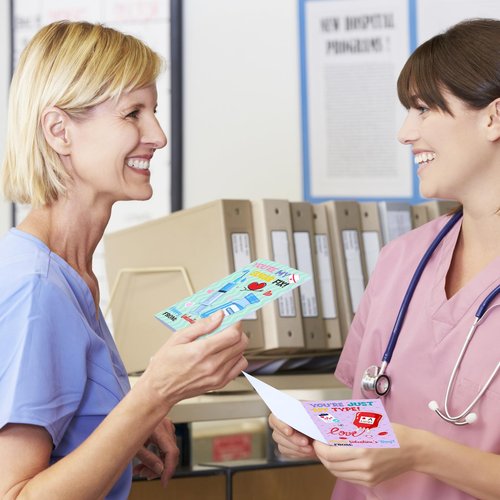 Eaasty 36 Set Funny Valentine's Day Medical Cards Valentine's Day Medical Pun Cards with Envelopes and Stickers Valentines Gifts Party Favors for Nurse Doctor Healthcare Workers