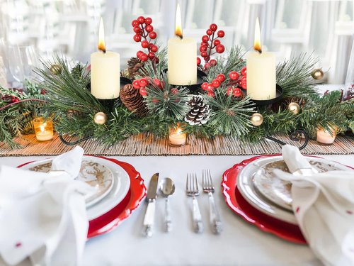 Lvydec Christmas Candle Holder - Festive Pine Cones & Red Berries Centerpiece with 3 Holders