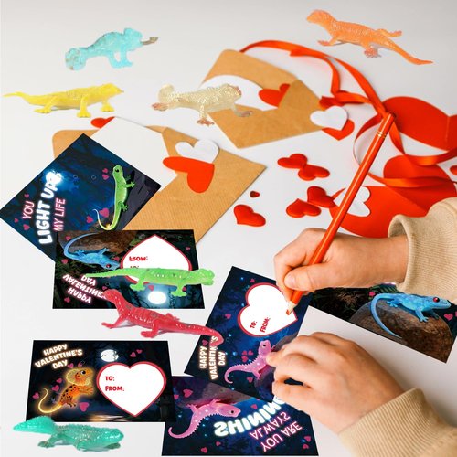 euoloar 28 Pack Valentines Day Cards with Glow in the Dark Lizards Toys for Gifts Party Favor, Bulk Valentine Gift for Kids, Classroom Exchange Prize, Valentine’s Greeting Cards