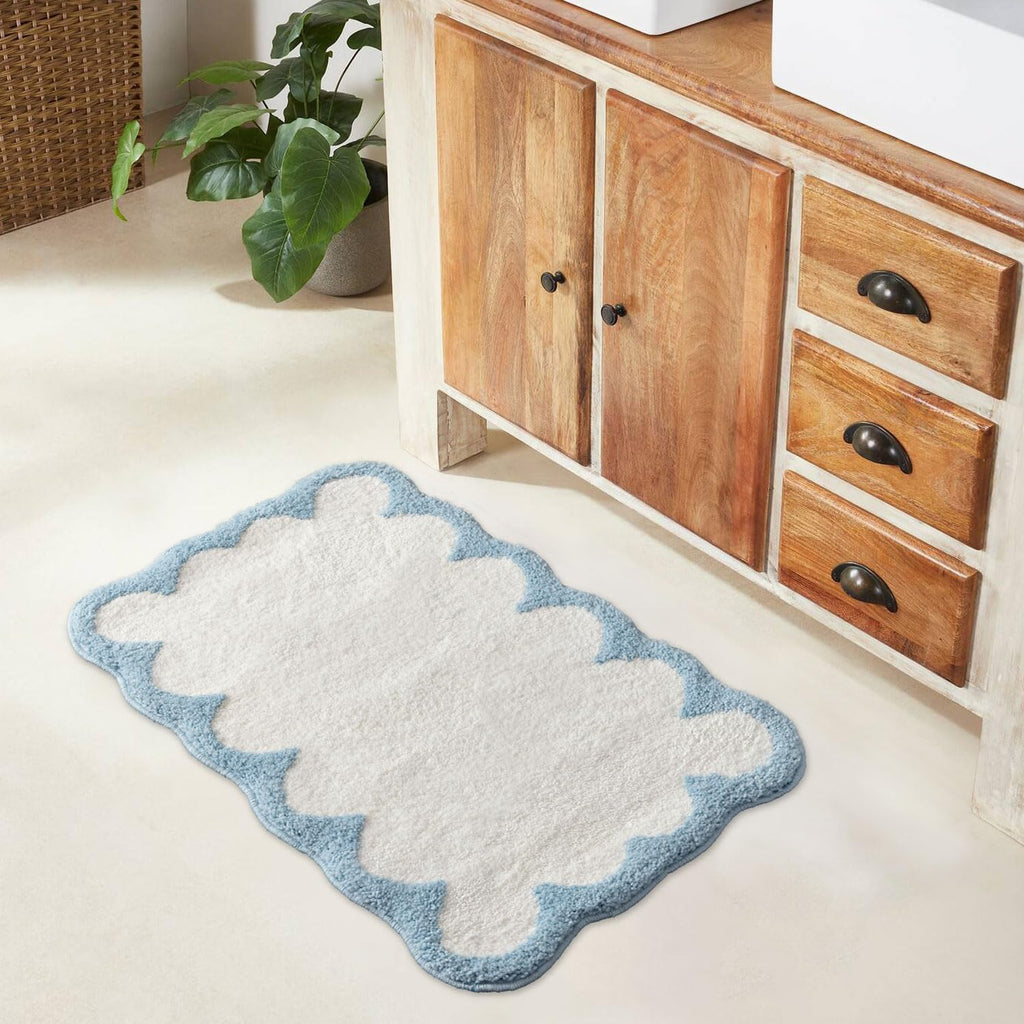 Urtlmaji Scalloped Bathroom Runner Rug Pink Long Bath Mat for Bathroom Non Slip Washable Cute Bath Mats Microfiber Absorbent Soft Aesthetic Preppy Large Bath Rugs for Bedroom Tub Sink 47"x20"