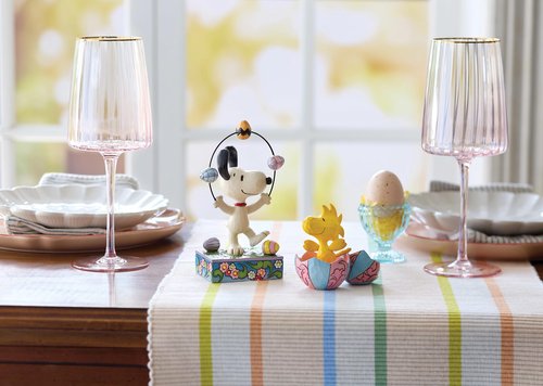 Enesco Peanuts by Jim Shore Woodstock Popping Out of Easter Egg Miniature Figurine, 3.19 Inch, Multicolor
