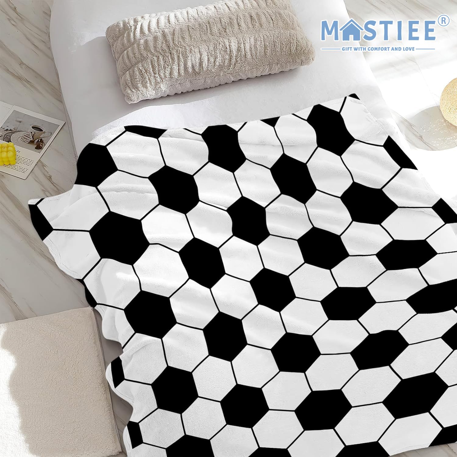 MASTIEE Soccer Blanket, Soccers Gifts for Boys Girls Soccer Lovers, Machine Washable Soft Fleece Throw Blankets for Kids Toddlers Teens, Soccers Decor for Bedroom Lving Room Play Room, 40x50 Inch