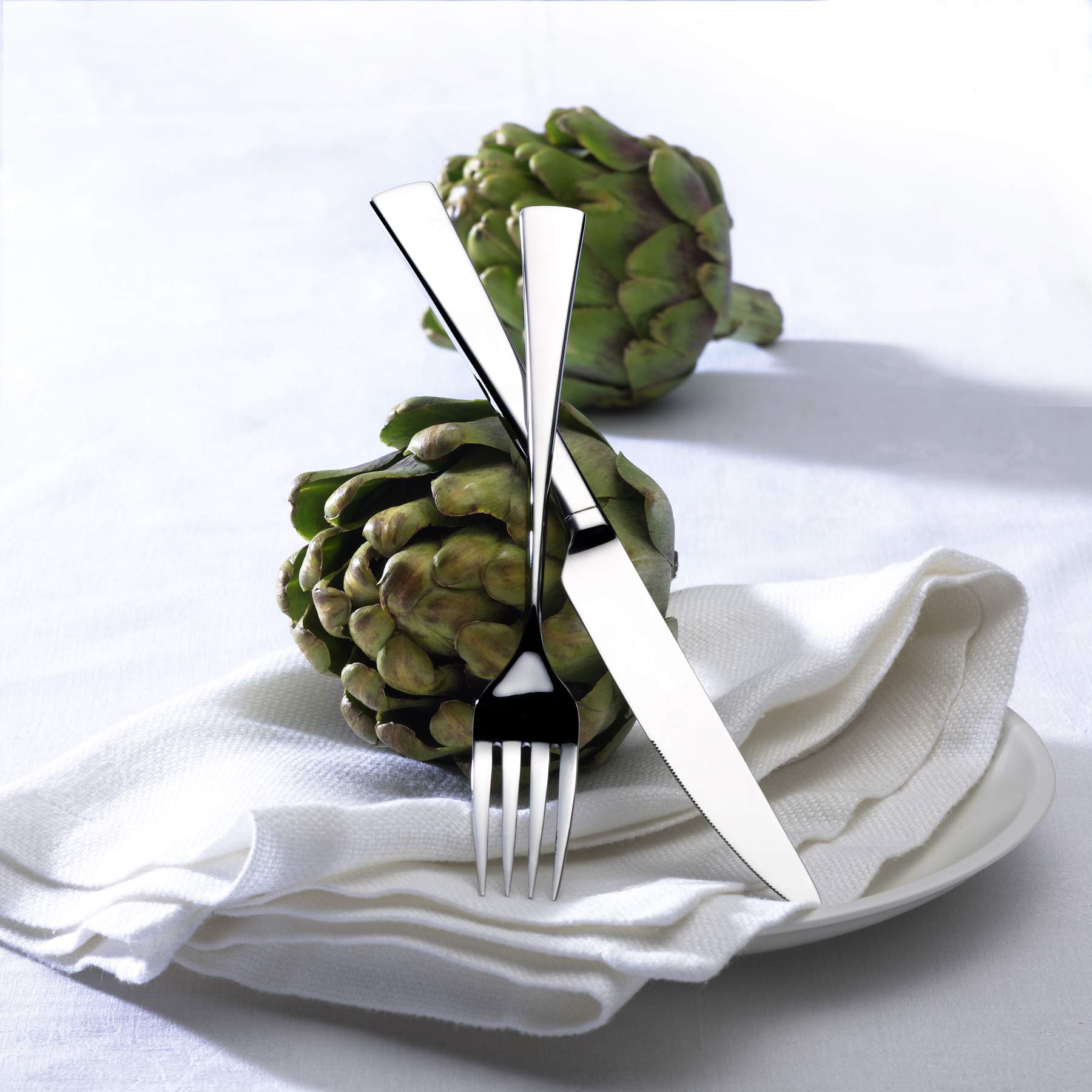 Mikasa Lucia 20-Piece Flatware Set, Service for 4, 18/10 Stainless Steel Silverware Set with Dinner Forks, Salad Forks, Knives, Spoons and Teaspoons, Dishwasher Safe