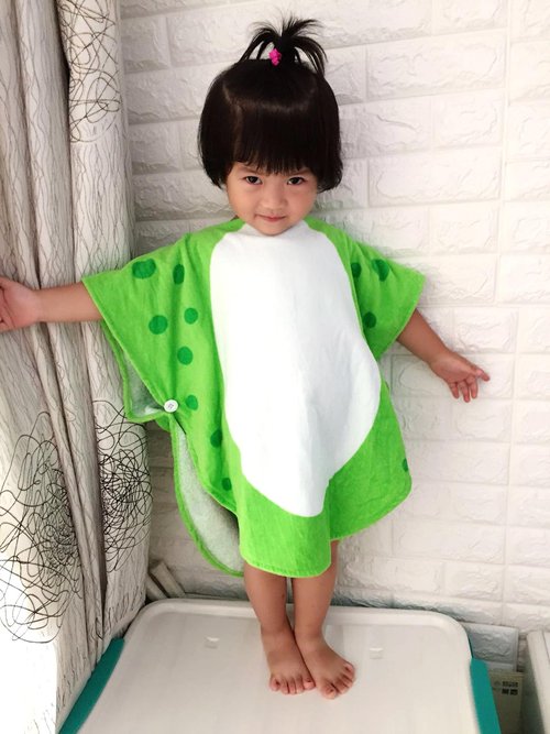 Kreomitxt Children Bath Towel Robe Kids Hooded Beach Swimming Poncho Dinosaur Pattern for Kids 0-8 Years