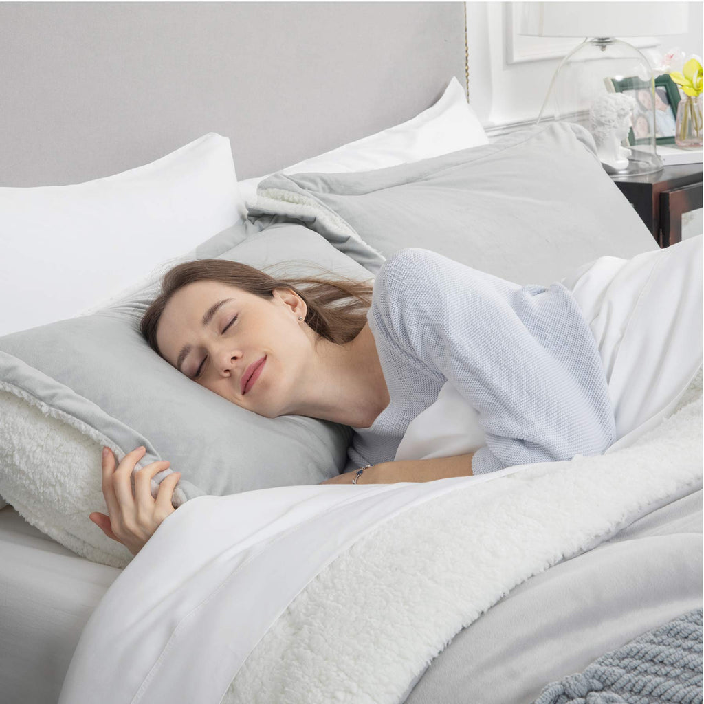 Bedsure Luxurious Micromink Sherpa Light Grey Queen Comforter Set 3 Pieces - (1 Comforter 88x88 and 2 Pillowshams), Reversible Down Alternative Comforter, Machine Washable