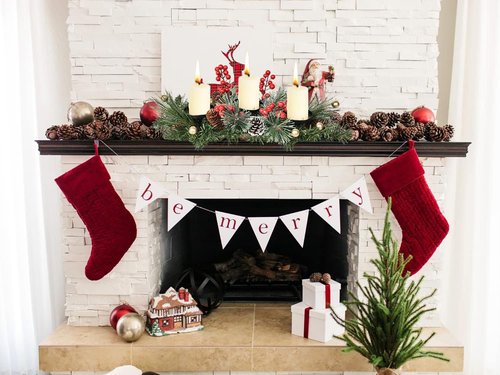 Lvydec Christmas Candle Holder - Festive Pine Cones & Red Berries Centerpiece with 3 Holders
