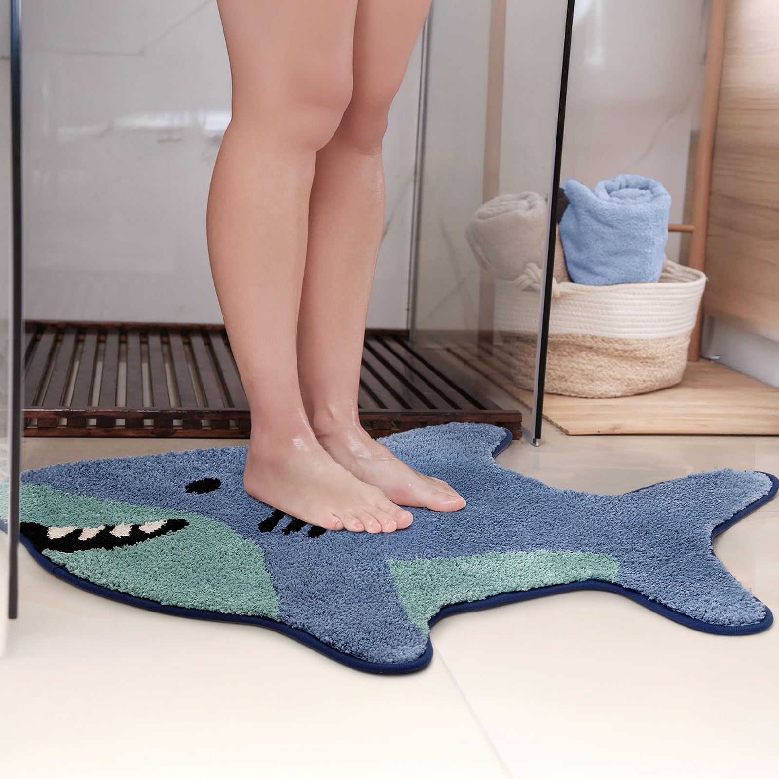 Percozzi Shark Shaped Bathroom Rug, Soft Absorbent Cute Animal Bath Mat with Non-Slip Backing, Washable Shark Rug for Bathroom Floor, Tub & Shower Decor, 25"x39"