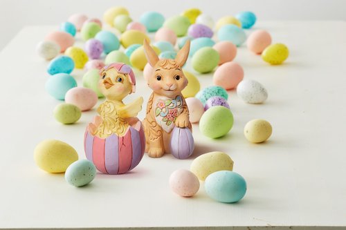 Enesco Jim Shore Heartwood Creek Chick in Easter Egg Miniature Figurine, 3.66 Inch, Multicolor