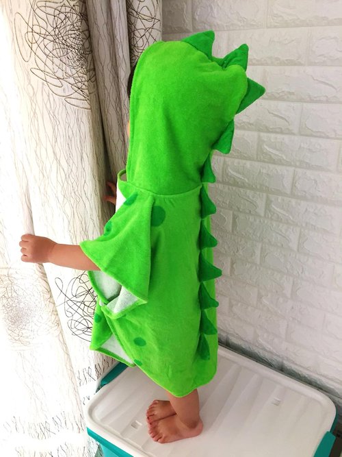Kreomitxt Children Bath Towel Robe Kids Hooded Beach Swimming Poncho Dinosaur Pattern for Kids 0-8 Years