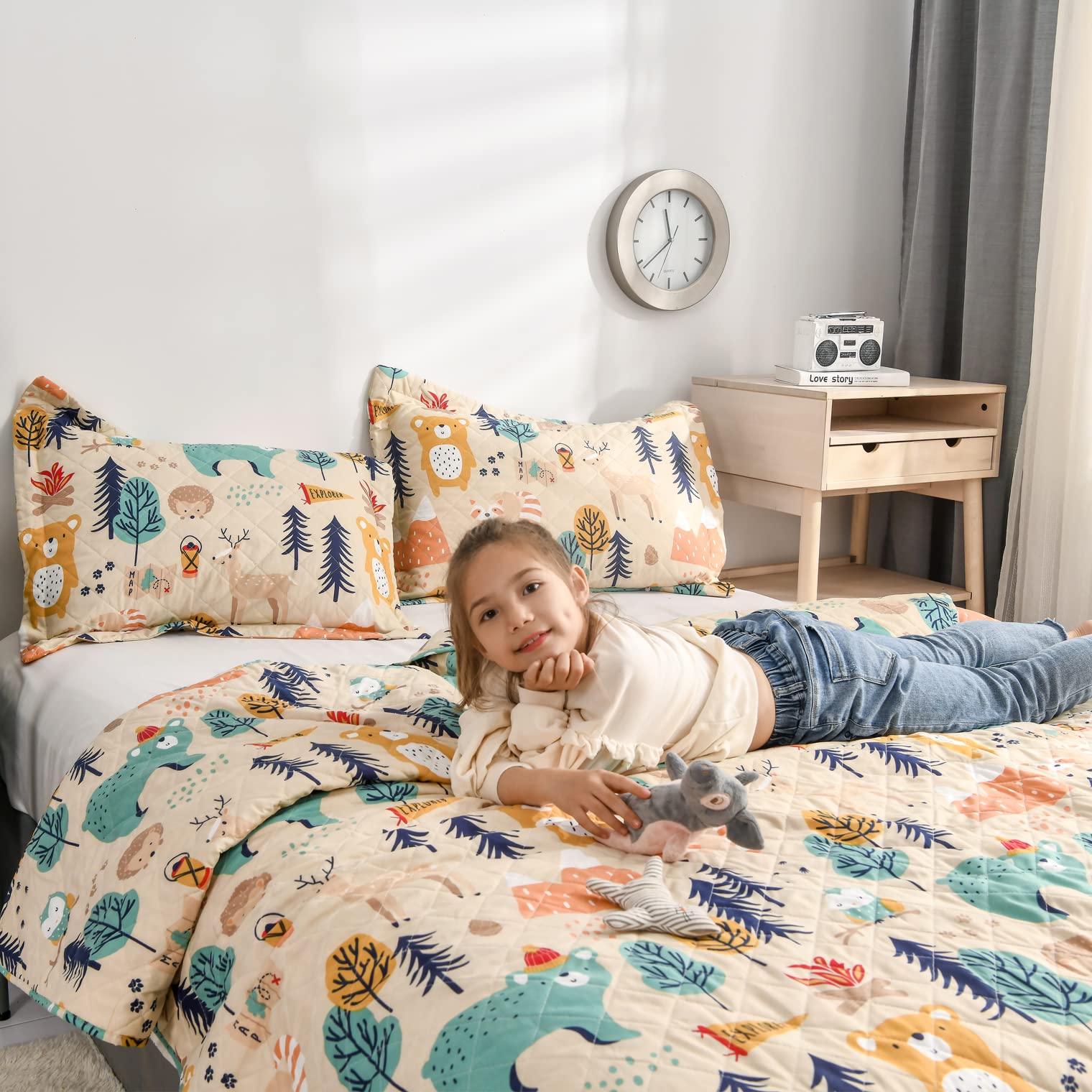 Junsey Kids Quilt Full/Queen Size Bear Bedding Set,3Pcs Forest Tree Bedspread Animals Coverlets, Lightweight Reversible Cartoon Bedspread Deer Owl Bedding Pillow Shams