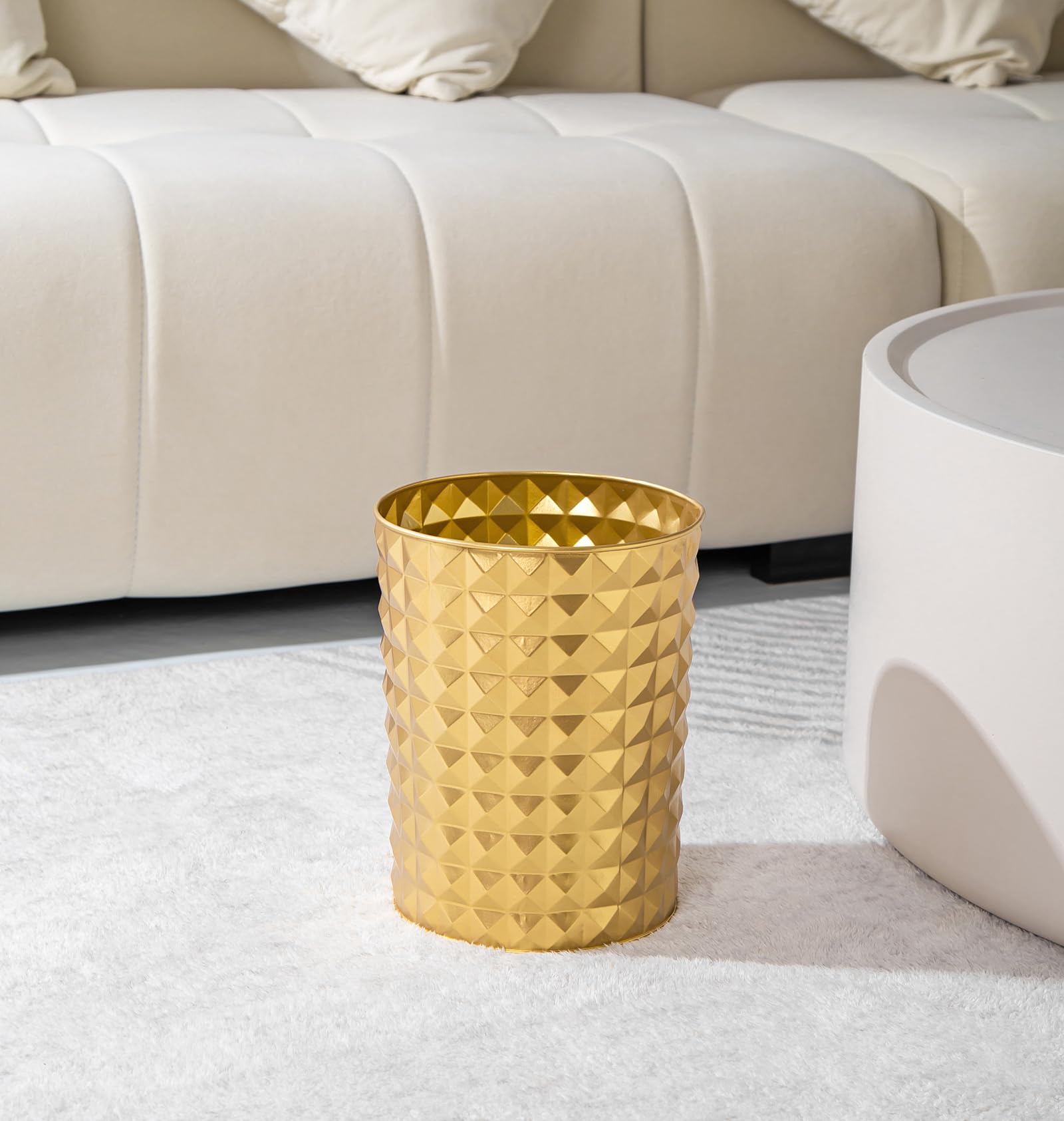 Venalys Small Round Metal Trash Can Wastebasket, Decorative Diamond Pattern Garbage Can Waste Paper Bin, Modern Farmhouse Round Trash Bin for Bathroom, Bedroom, Kitchen and Office (Gold)