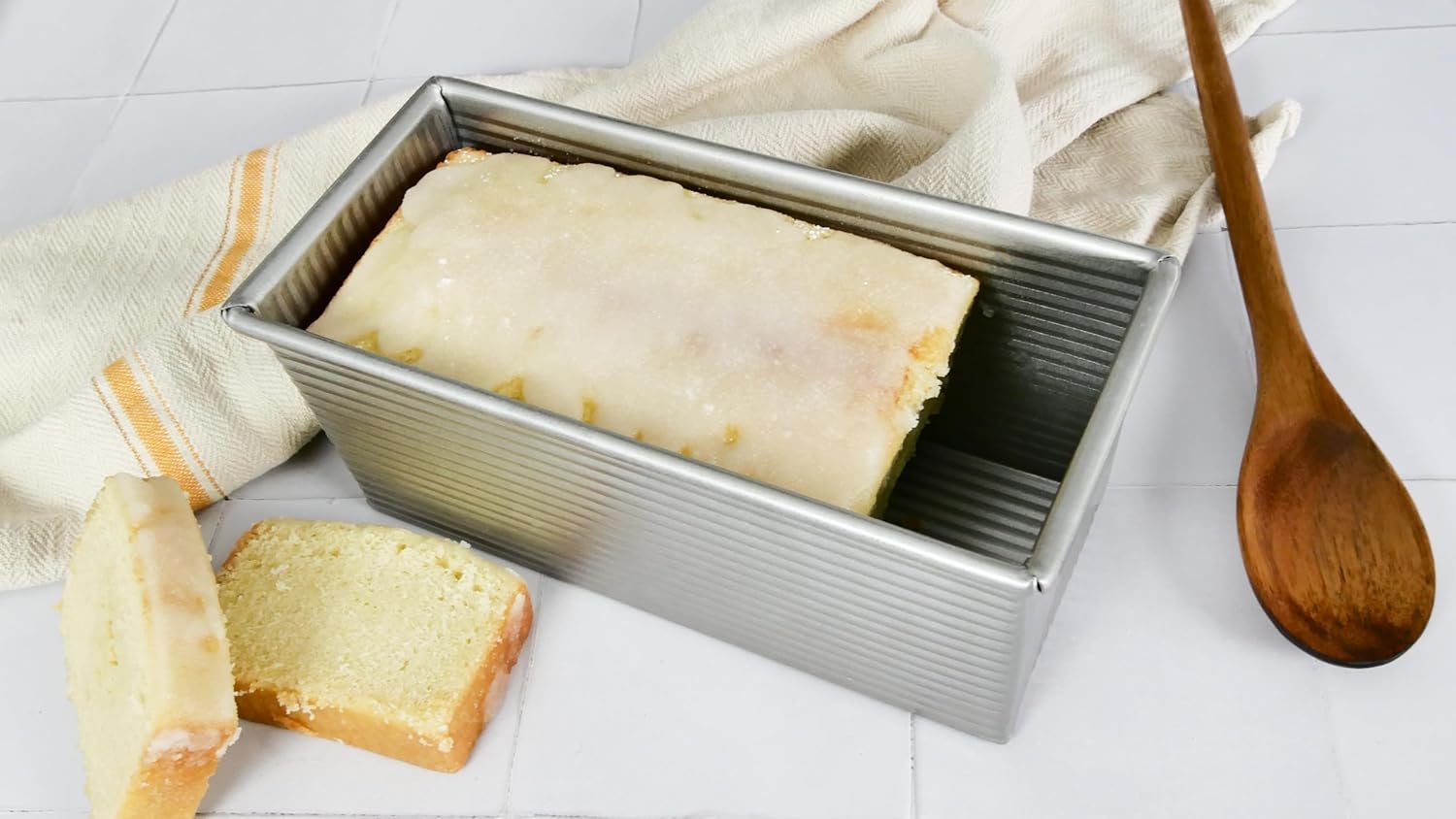 USA Pan Pullman Loaf Pan - Nonstick & Quick Release Coating, 9 x 4 Inch, Made in the USA