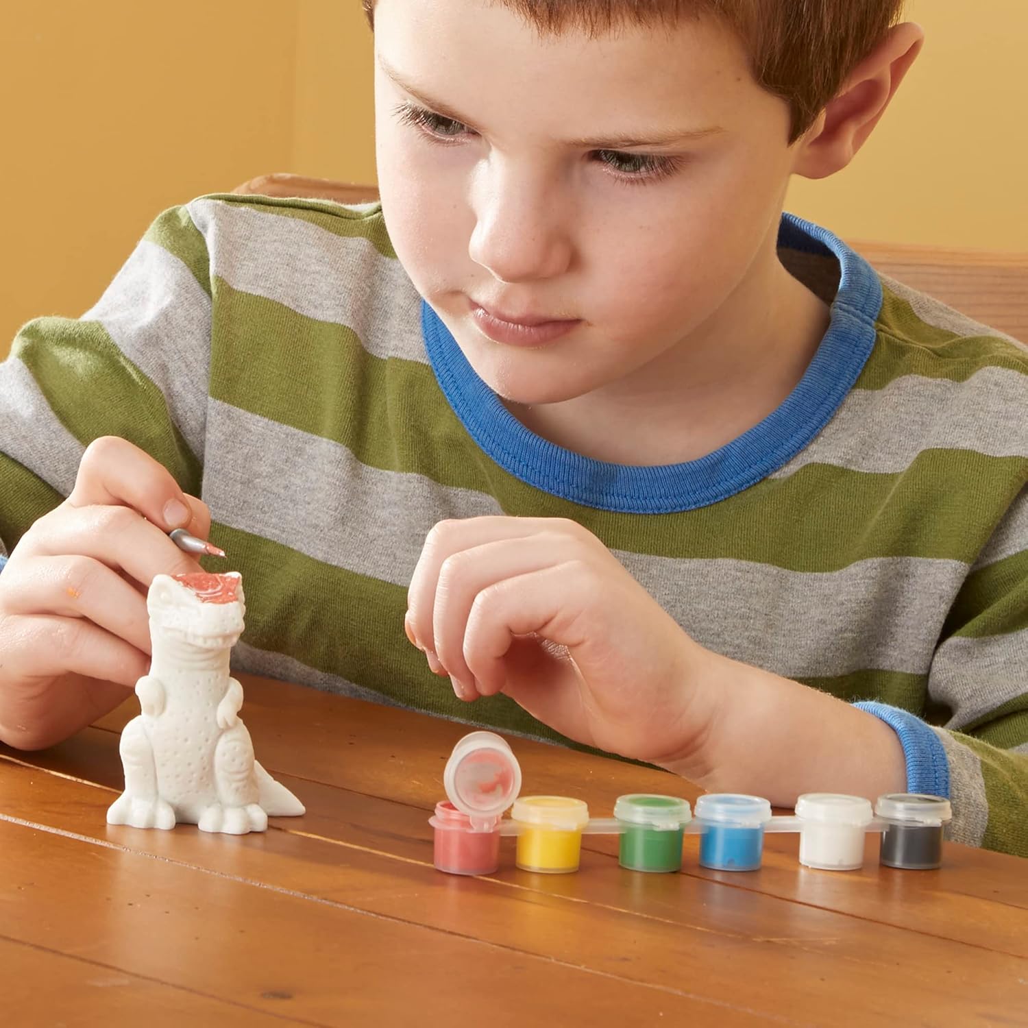 Melissa & Doug Dinosaur Figurines Craft Kit - Create Your Own Dinosaurs with 2 Resin Figures & 6 Paints