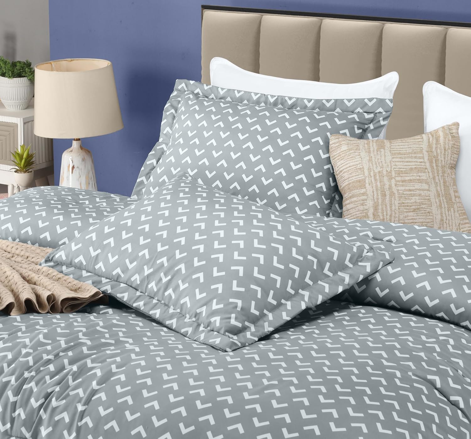 Utopia Bedding Queen Comforter Set - 3 Piece Arrow Print | Soft Down Alternative, White (88 x 88 in)