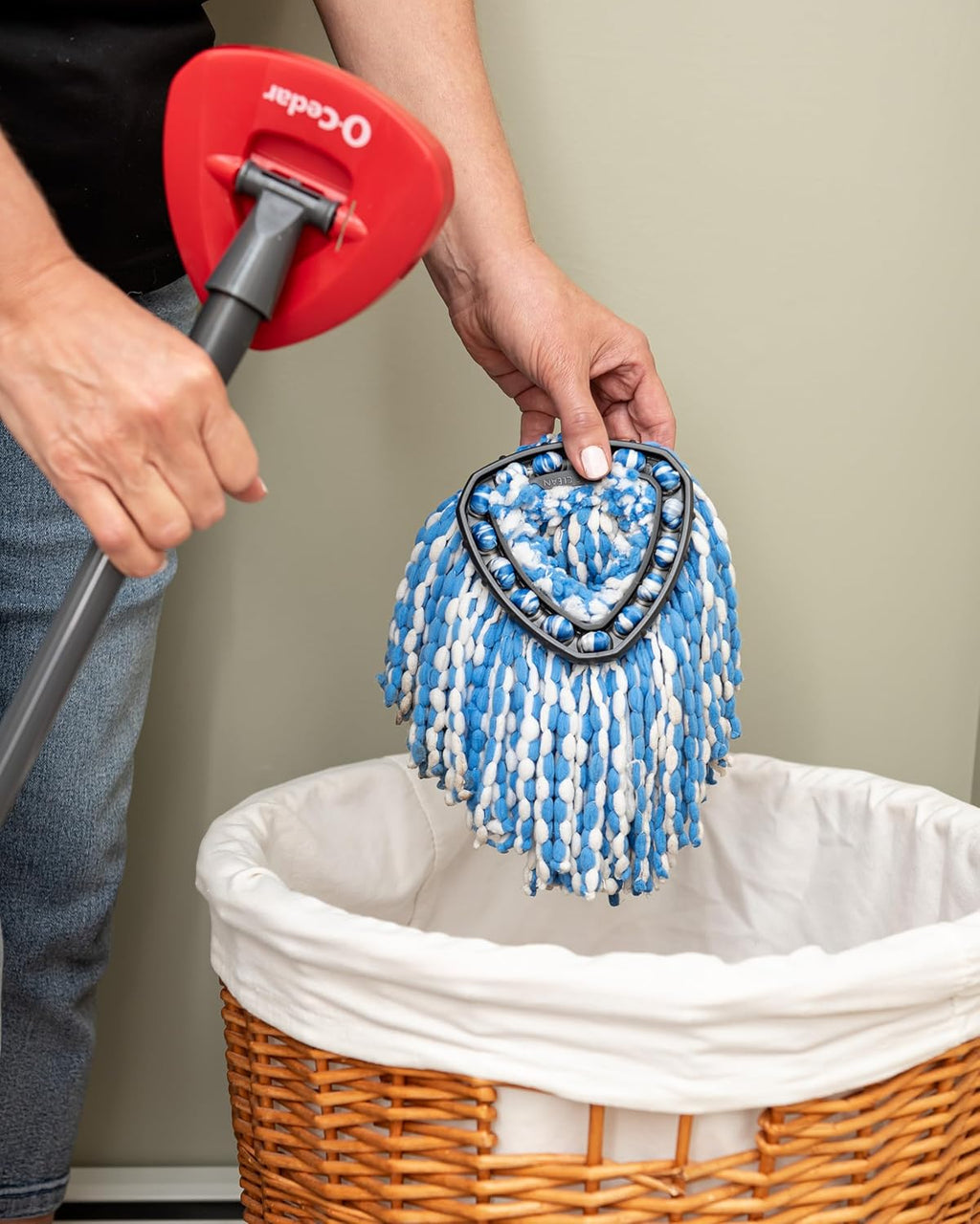 O-Cedar RinseClean Spin Mop & Bucket System - Includes 2 Extra Mop Heads | Cleans with Water & Eliminates 99% of Bacteria