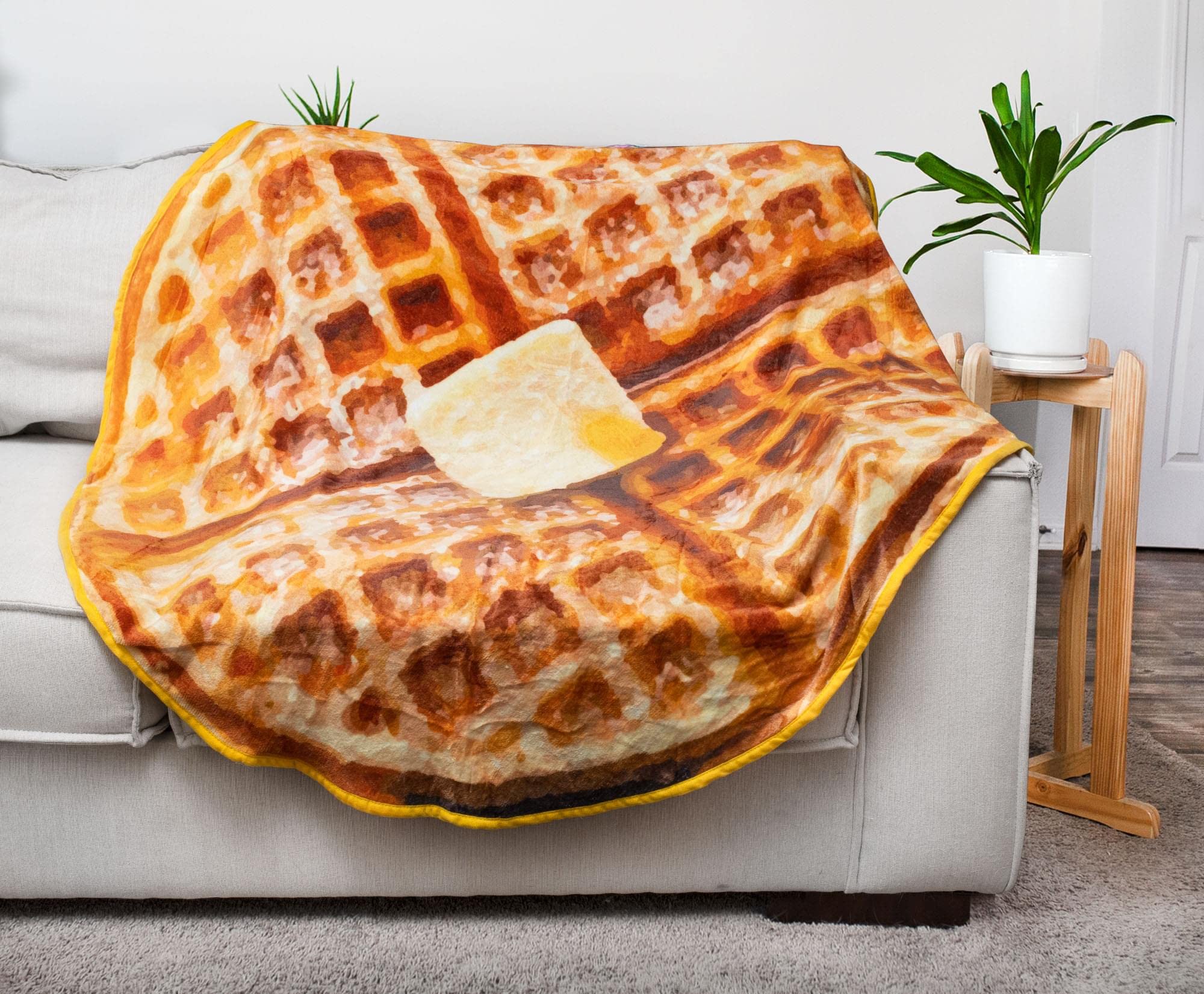 Waffle Round Fleece Throw Blanket, Realistic Breakfast Food Wrap Blanket | Plush Soft Polyester Cover For Sofa and Bed, Cozy Home Decor Room Essentials | Funny Novelty Gift For Teens, Kids | 60 Inches