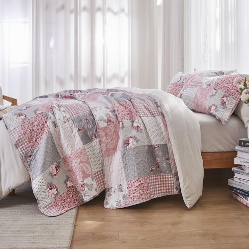 Oversized Alaska King Size Quilt Set Pink Grey Floral Plaid Patchwork Quilt 132x120 Extra Wide Super Reversible Quilted Bedspread Coverlet 3-Piece Comforter Bedding Set Bed Cover with 2 Pillow Shams