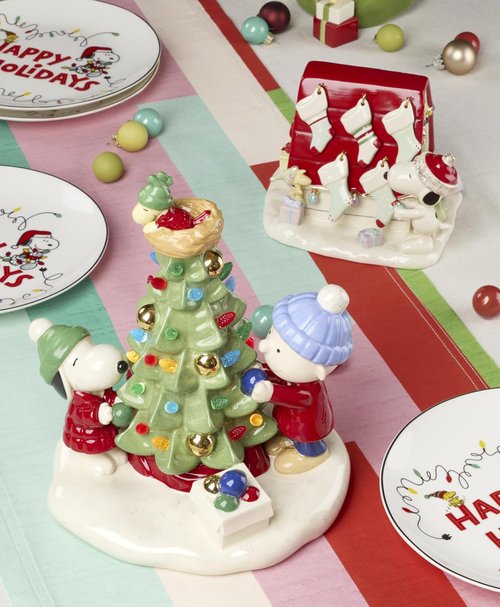 Lenox Snoopy's Christmas Figurine - Charming Holiday Decor for Peanuts Fans | Indoor Display